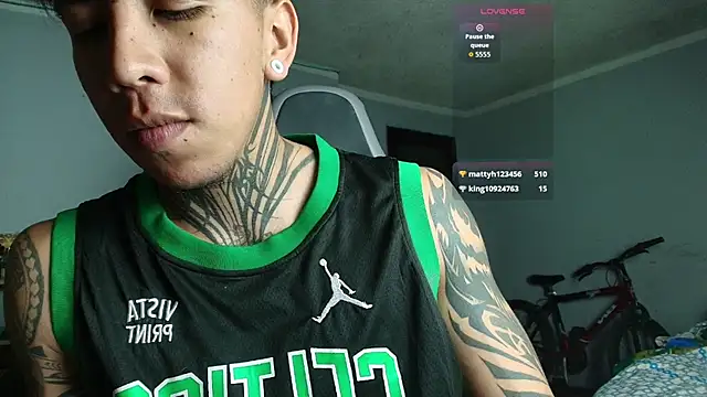 Nickhot0609 online show from 10/12/25, 04:58