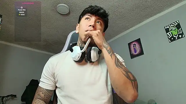 Nickhot0609 online show from 10/16/25, 01:58