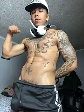 Nickhot0609 online show from 10/17/25, 04:16