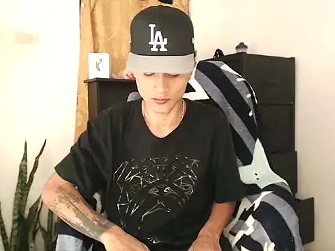 Edward Milleer online show from 10/02/25, 12:19