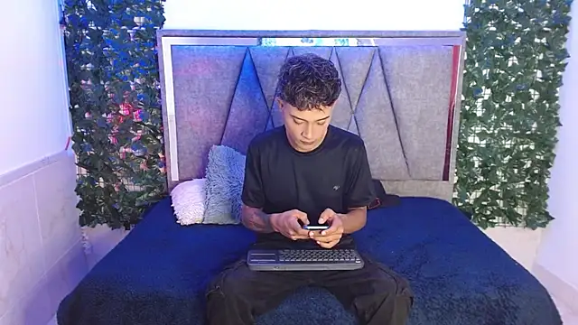 Edward Milleer online show from 12/13/24, 02:38