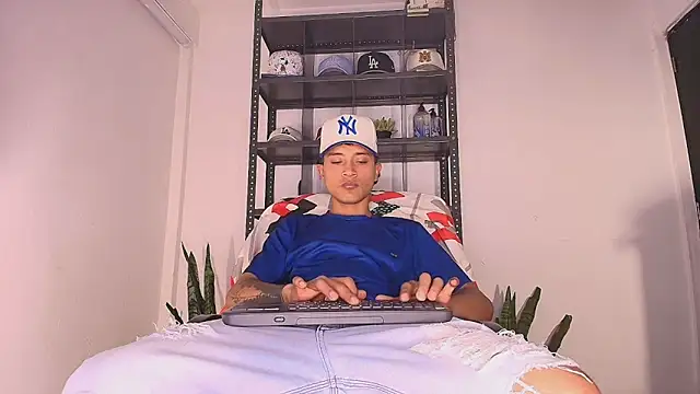 Edward Milleer online show from 12/18/25, 04:11