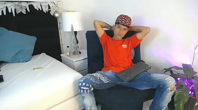 Edward Milleer online show from 12/23/24, 03:11