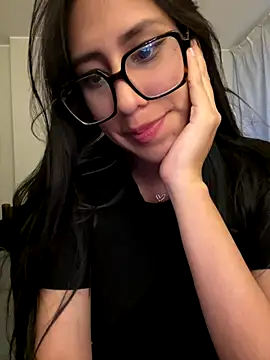 Snapshot of AleFantasy0001 chatting on 10/11/25, 04:13 AleFantasy0001 online show from 10/11/25, 04:13