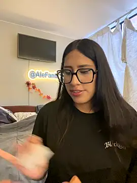 AleFantasy0001 online show from 11/23/25, 05:56