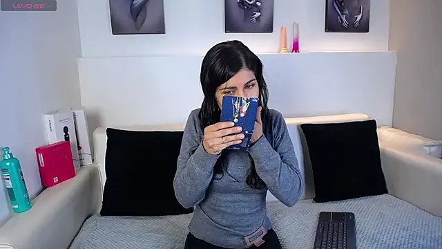 Melodi Roux online show from 03/19/26, 01:44