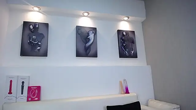 Melodi Roux online show from 02/04/26, 12:44