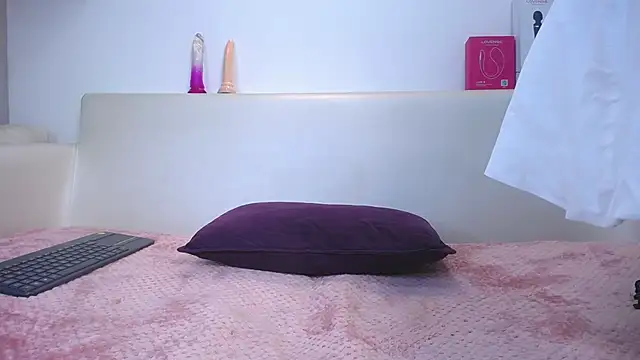 Melodi Roux online show from 11/05/25, 01:25