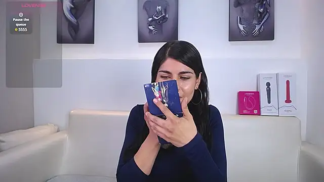 Melodi Roux online show from 11/26/25, 01:22