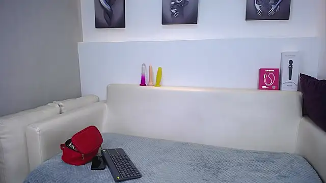 Melodi Roux online show from 10/10/25, 01:12