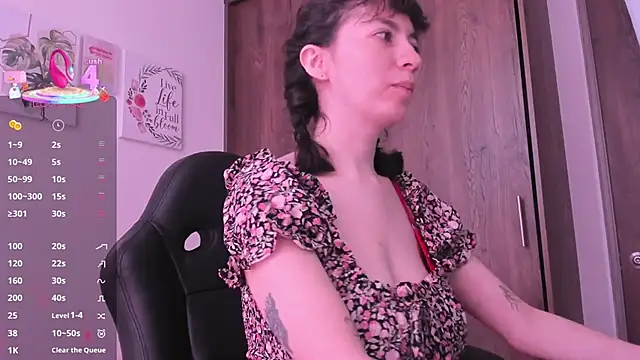 Snapshot of Electraa_fox chatting on 03/18/25, 04:06 Electraa fox online show from 03/18/25, 04:06