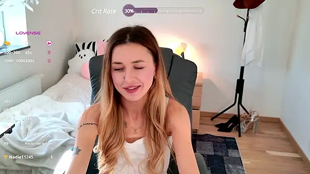 Snapshot of Sophie_Enzo chatting on 02/14/25, 08:42 Sophie Enzo online show from 02/14/25, 08:42