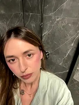 Snapshot of Sophie_Enzo chatting on 10/16/25, 08:06 Sophie Enzo online show from 10/16/25, 08:06
