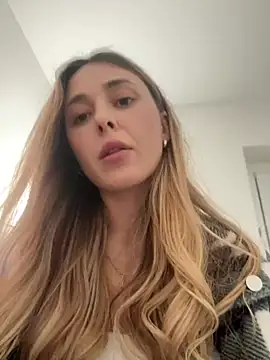Snapshot of Sophie_Enzo chatting on 03/01/25, 09:15 Sophie Enzo online show from 03/01/25, 09:15