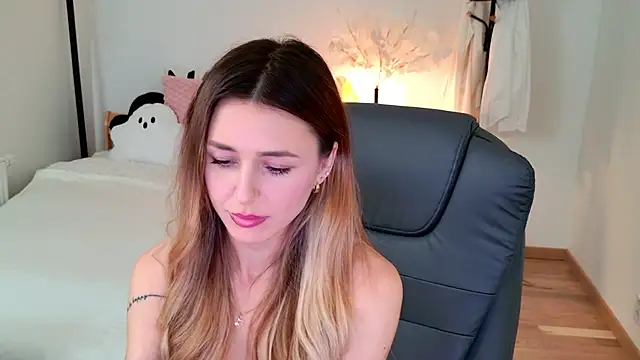 Snapshot of Sophie_Enzo chatting on 02/18/25, 10:14 Sophie Enzo online show from 02/18/25, 10:14
