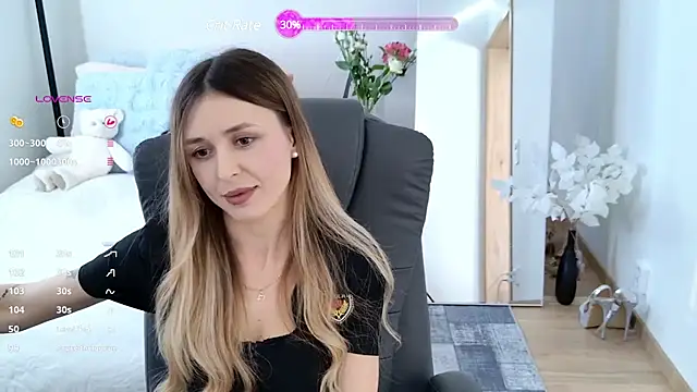 Snapshot of Sophie_Enzo chatting on 03/17/25, 08:51 Sophie Enzo online show from 03/17/25, 08:51
