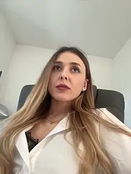 Snapshot of Sophie_Enzo chatting on 03/20/25, 12:22 Sophie Enzo online show from 03/20/25, 12:22
