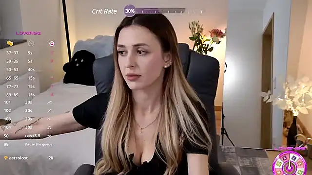 Snapshot of Sophie_Enzo chatting on 03/17/25, 09:35 Sophie Enzo online show from 03/17/25, 09:35