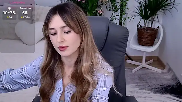 Sophie Enzo online show from 11/11/25, 09:53