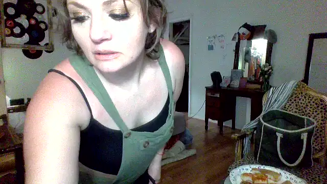 Snapshot of sophiarica chatting on 05/12/26, 12:51 sophiarica online show from 05/12/26, 12:51