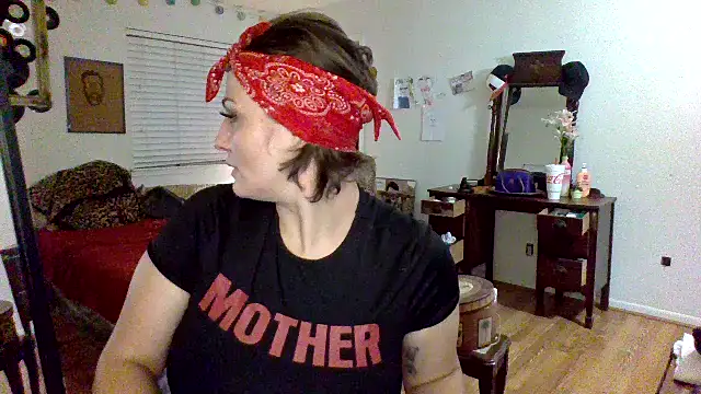 Snapshot of sophiarica chatting on 04/24/26, 10:17 sophiarica online show from 04/24/26, 10:17
