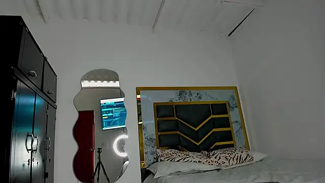 Snapshot of MattDevon chatting on 10/31/25, 09:11 MattDevon online show from 10/31/25, 09:11