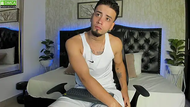 Snapshot of MattDevon chatting on 03/05/25, 05:18 MattDevon online show from 03/05/25, 05:18