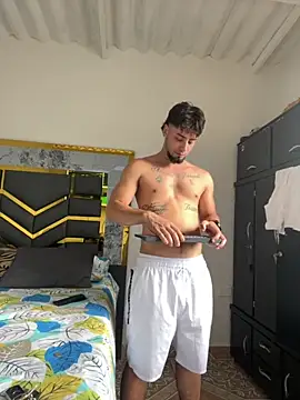 Snapshot of MattDevon chatting on 09/18/25, 08:45 MattDevon online show from 09/18/25, 08:45