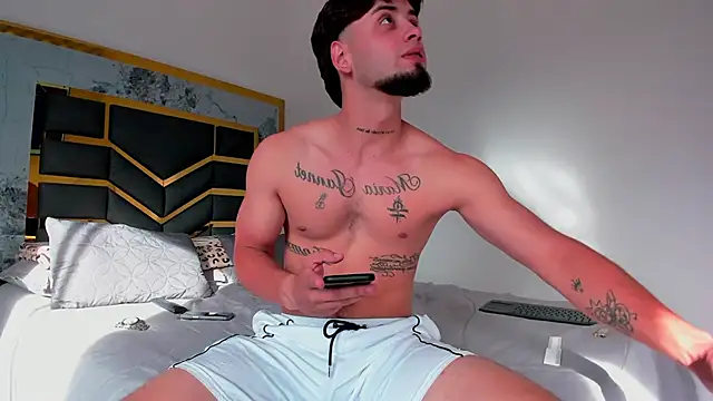 Snapshot of MattDevon chatting on 10/07/25, 09:05 MattDevon online show from 10/07/25, 09:05