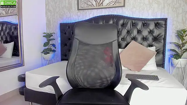 Snapshot of MattDevon chatting on 03/18/25, 05:23 MattDevon online show from 03/18/25, 05:23