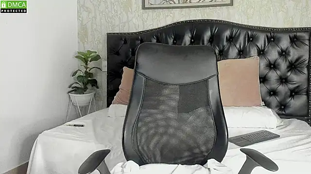 Snapshot of MattDevon chatting on 02/26/25, 01:36 MattDevon online show from 02/26/25, 01:36