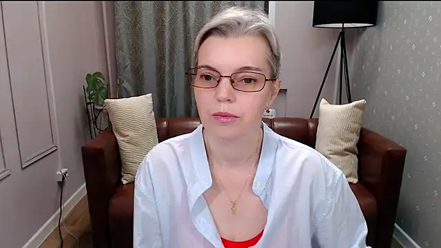 Snapshot of Cutie_Erikaa1 chatting on 10/31/25, 02:08 Cutie Erikaa1 online show from 10/31/25, 02:08