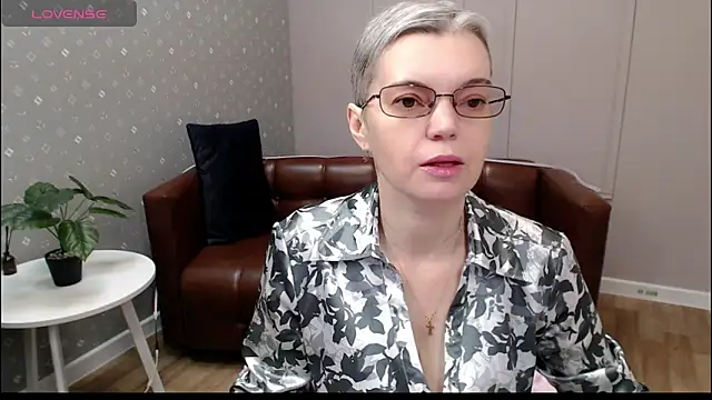 Snapshot of Cutie_Erikaa1 chatting on 12/19/25, 02:15 Cutie Erikaa1 online show from 12/19/25, 02:15