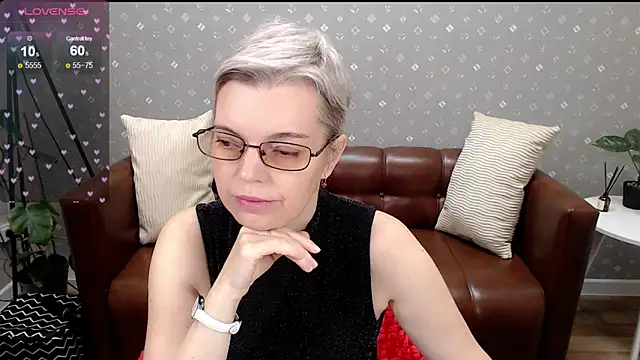 Snapshot of Cutie_Erikaa1 chatting on 10/14/25, 02:12 Cutie Erikaa1 online show from 10/14/25, 02:12