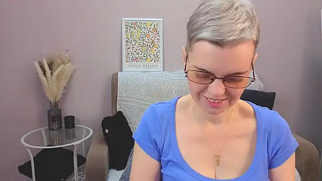 Snapshot of Cutie_Erikaa1 chatting on 11/28/25, 02:23 Cutie Erikaa1 online show from 11/28/25, 02:23