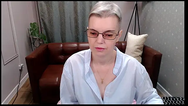 Snapshot of Cutie_Erikaa1 chatting on 11/14/25, 02:15 Cutie Erikaa1 online show from 11/14/25, 02:15