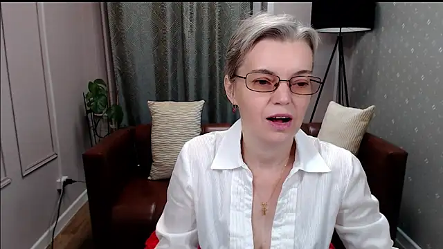 Snapshot of Cutie_Erikaa1 chatting on 10/24/25, 02:21 Cutie Erikaa1 online show from 10/24/25, 02:21