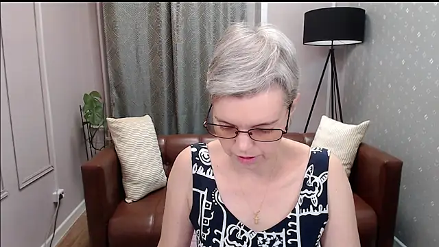 Snapshot of Cutie_Erikaa1 chatting on 10/26/25, 02:12 Cutie Erikaa1 online show from 10/26/25, 02:12