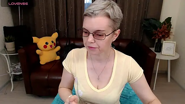 Snapshot of Cutie_Erikaa1 chatting on 09/11/25, 02:00 Cutie Erikaa1 online show from 09/11/25, 02:00