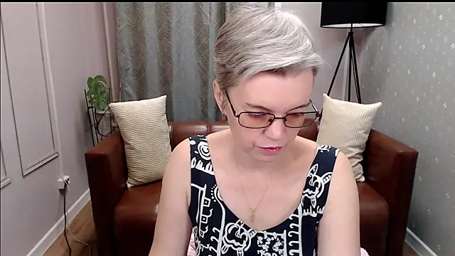 Snapshot of Cutie_Erikaa1 chatting on 10/29/25, 02:10 Cutie Erikaa1 online show from 10/29/25, 02:10