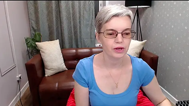 Snapshot of Cutie_Erikaa1 chatting on 10/19/25, 02:14 Cutie Erikaa1 online show from 10/19/25, 02:14