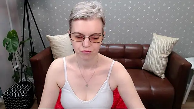 Snapshot of Cutie_Erikaa1 chatting on 09/21/25, 02:17 Cutie Erikaa1 online show from 09/21/25, 02:17