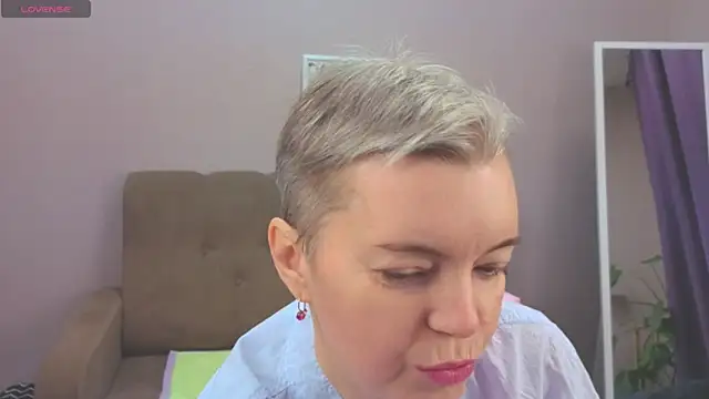 Snapshot of Cutie_Erikaa1 chatting on 12/14/25, 02:18 Cutie Erikaa1 online show from 12/14/25, 02:18