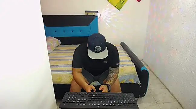 Snapshot of pitbullveryhot chatting on 03/15/25, 03:07 pitbullveryhot online show from 03/15/25, 03:07