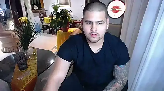 Snapshot of pitbullveryhot chatting on 02/09/25, 04:57 pitbullveryhot online show from 02/09/25, 04:57