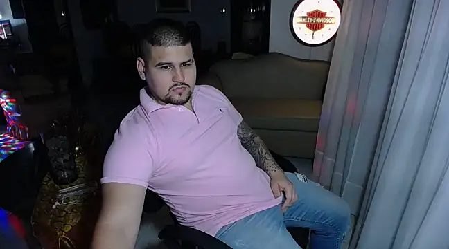 Snapshot of pitbullveryhot chatting on 02/26/25, 05:13 pitbullveryhot online show from 02/26/25, 05:13