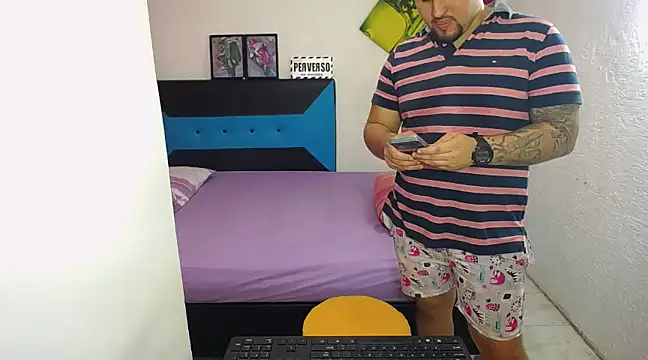 Snapshot of pitbullveryhot chatting on 03/09/25, 07:59 pitbullveryhot online show from 03/09/25, 07:59