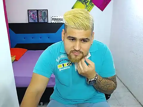 Snapshot of pitbullveryhot chatting on 12/05/24, 10:28 pitbullveryhot online show from 12/05/24, 10:28