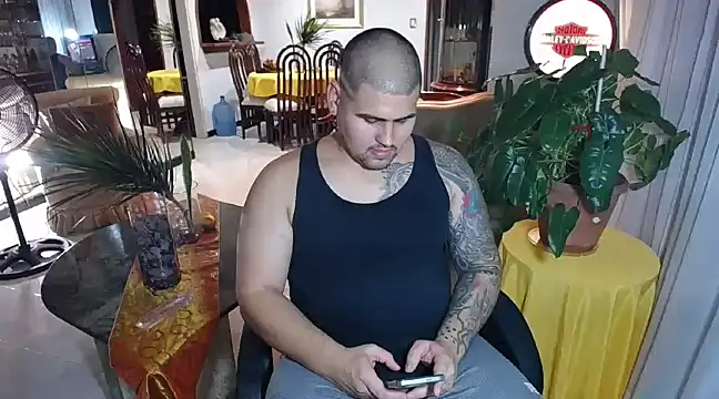 Snapshot of pitbullveryhot chatting on 02/08/25, 02:47 pitbullveryhot online show from 02/08/25, 02:47