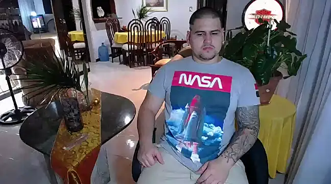 Snapshot of pitbullveryhot chatting on 02/08/25, 08:52 pitbullveryhot online show from 02/08/25, 08:52